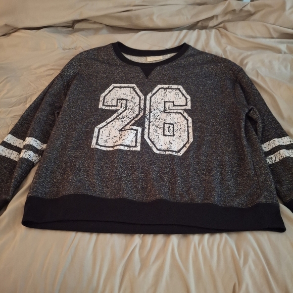 Bobbie Brooks Gray Women's Sweater with Number 26 Print - Picture 3 of 8